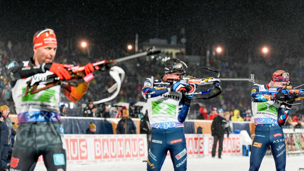 Philipp Nawrath (li.) verließ den Schießstand zweimal als Erster, am Ende wurde es für das deutsche Quartett aber Platz vier.