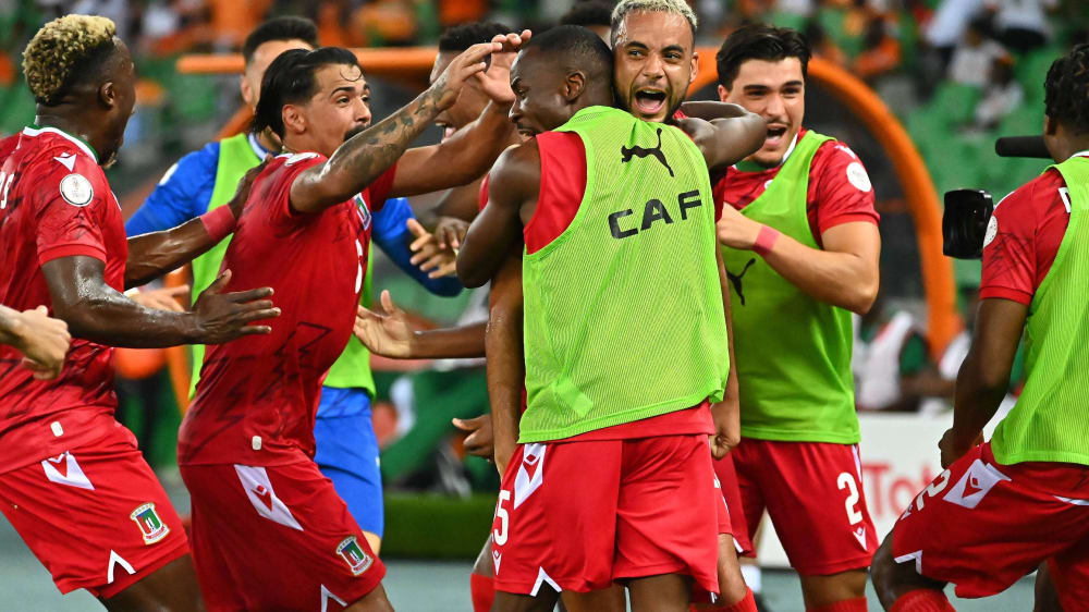 Jubel über eine Sensation: Äquatorialguinea feiert das 4:0 gegen die Elfenbeinküste.