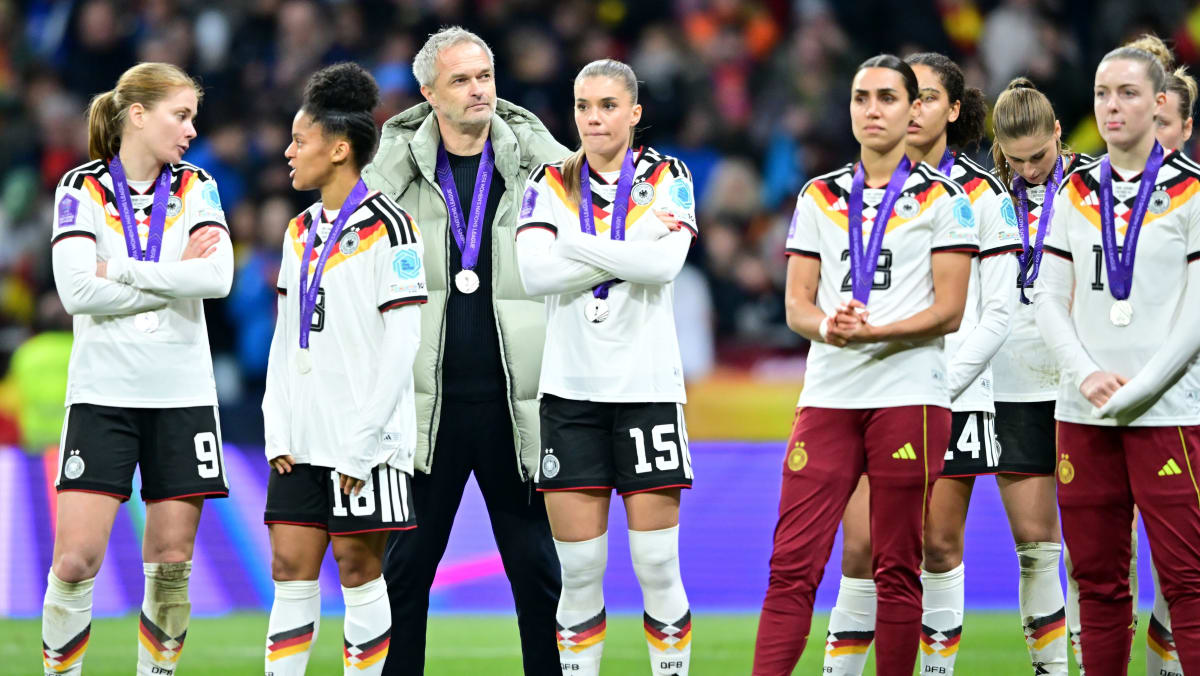 -schauen-sch-n-zu-w-ck-bem-ngelt-begleitschutz