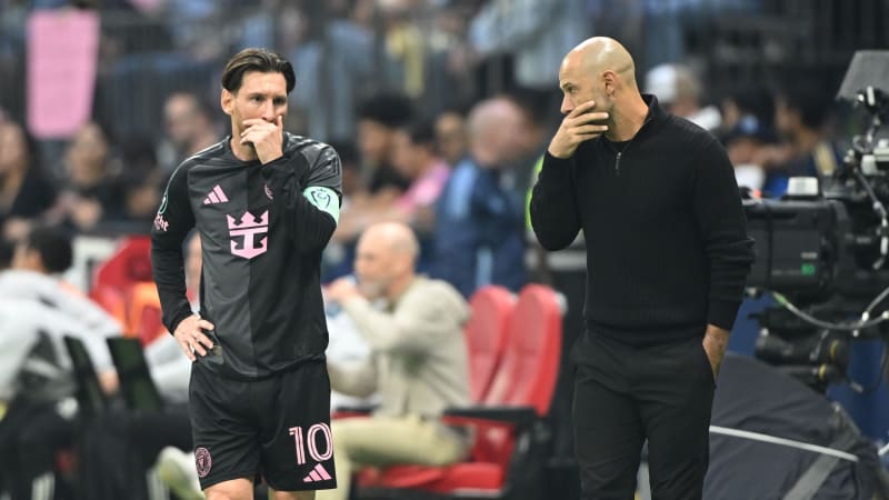 Apr 24, 2025; Vancouver, British Columbia, CAN; Inter Miami SC forward Lionel Messi (10) talks with head coach Javier Mascherano during the first half against the Vancouver Whitecaps FC at BC Place. Mandatory Credit: Anne-Marie Sorvin-Imagn Images