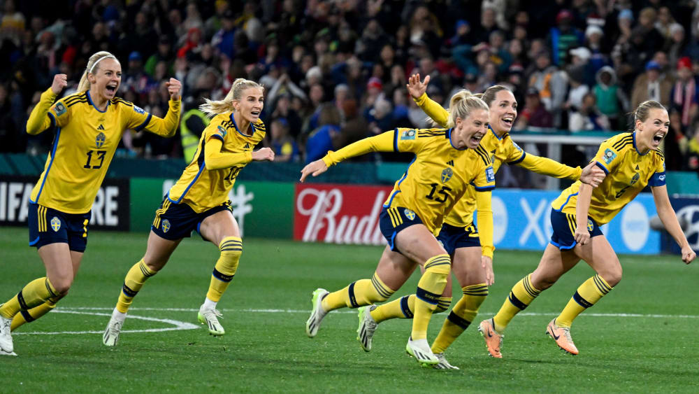 Erst muss die Torlinientechnik den finalen Treffer der Schwedinnen im Elfmeterschießen bestätigen. Dann: grenzenloser Jubel.