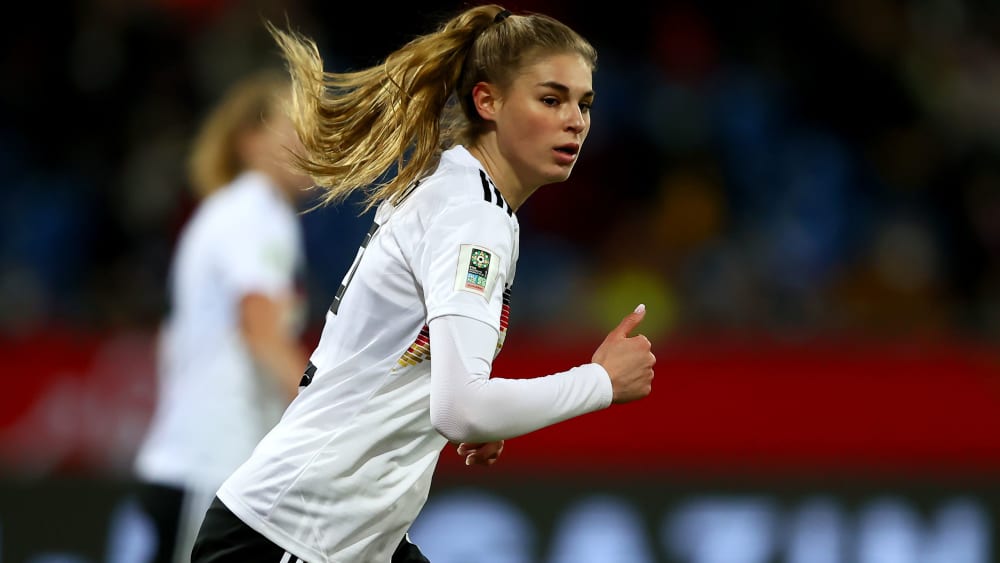 Die deutsche U-17-Europameisterin Jule Brand läuft ab der kommenden Saison für die Frauen des VfL Wolfsburg auf.