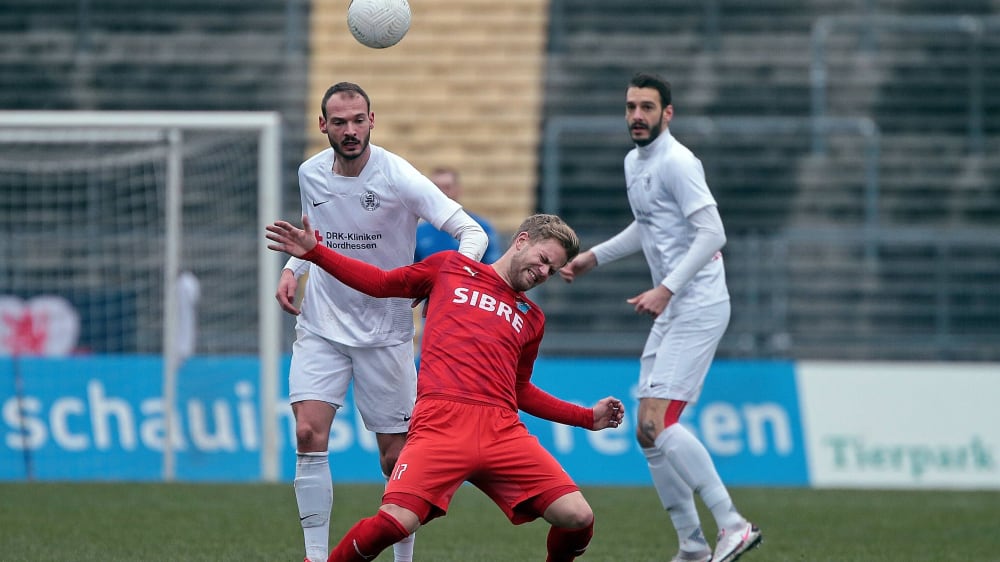 Will ab Sommer den St&#252;rmern in der Oberliga Niederrhein wehtun: Verteidiger Robin Urban (links), der von Hessen Kassel zur SSVg Velbert wechselt.