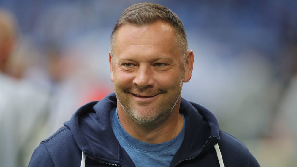 In bester Stimmung vor dem Auswärtsspiel in Rostock: Herthas Trainer Pal Dardai.