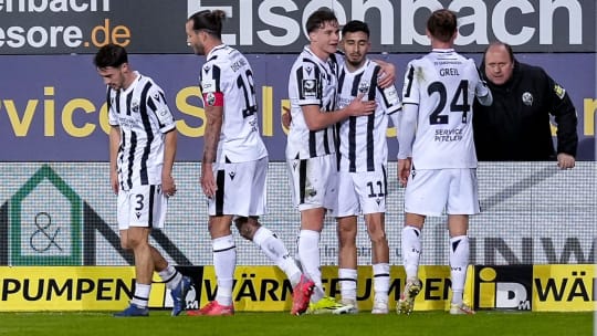 Ließ sich für sein Traumtor gegen Freiburg feiern: Sandhausens Livan Burcu (#11).