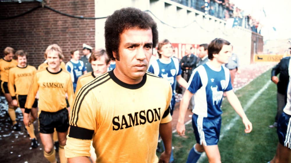 Erwin Kostedde 1976 beim Spiel der Dortmunder Borussia in Bochum.