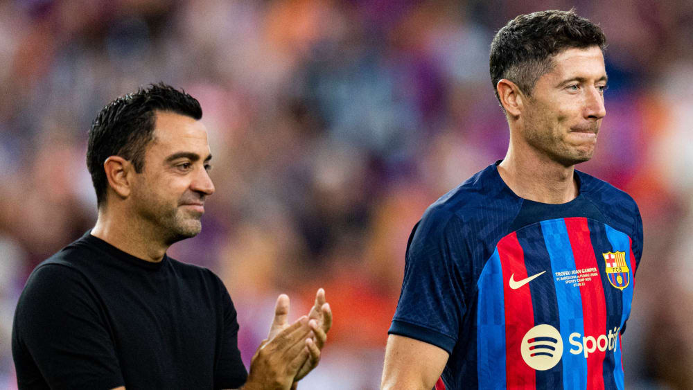 Haben einen gewissen Anteil am aktuellen Erfolg beim FC Barcelona: Coach Xavi (li.) und Robert Lewandowski.