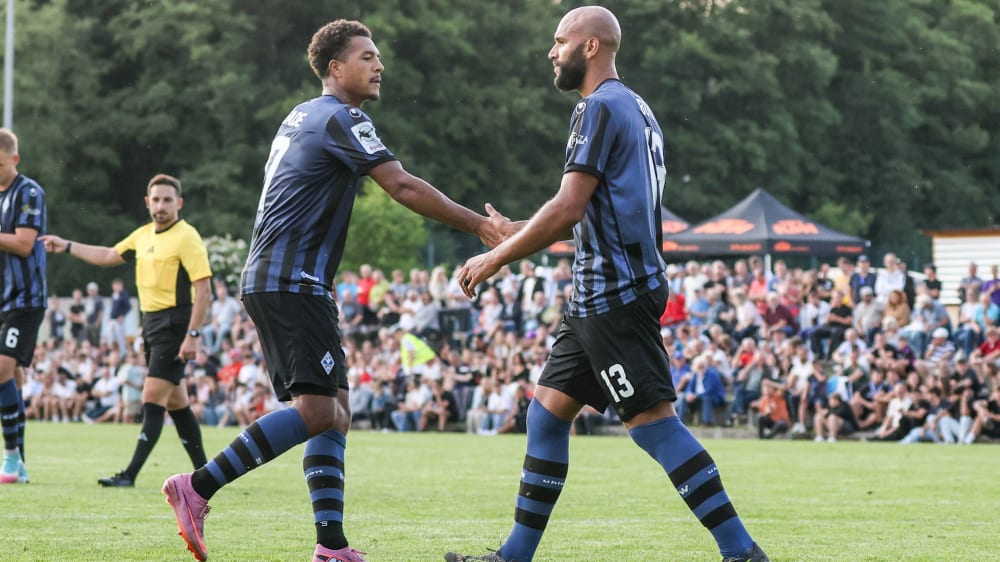 Terrence Boyd (re.).