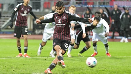 Missgeschick: Can Uzun schoss sich bei seinem Elfmeter selbst an.