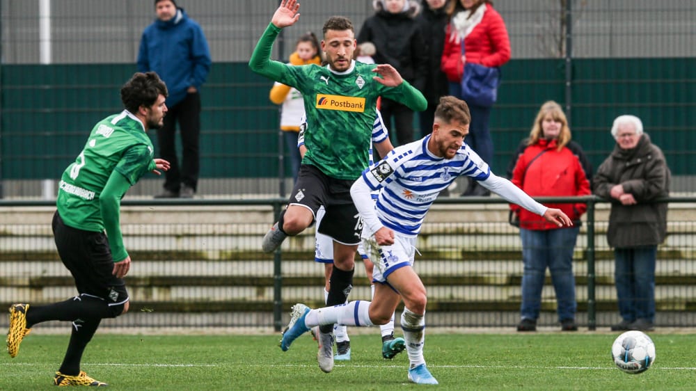 Im Geheimtest gegen Duisburg lief Fabian Johnson (Mitte) in der Defensive der Gladbacher auf.