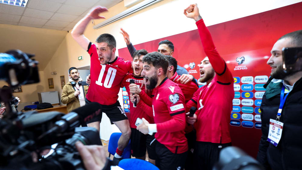 Georgiens Spieler feierten nach dem Spiel auf der Pressekonferenz.