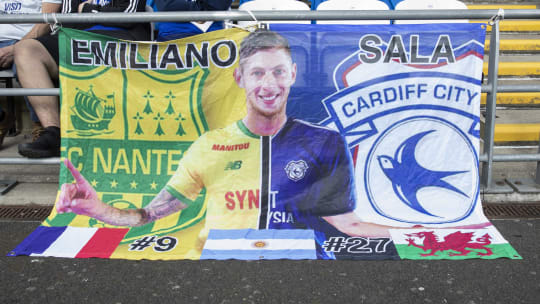 Ein Banner von Cardiff-Fans für den verstorbenen Emiliano Sala