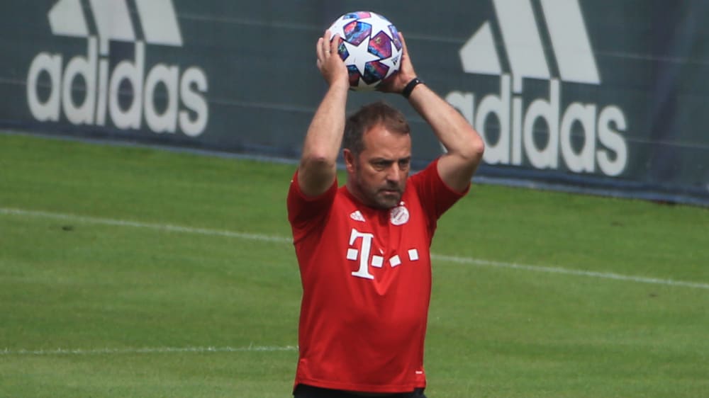 Hat wohl bald mit einem neuen Bayern-II-Trainer zu tun: Hansi Flick am Sonntag im Training.