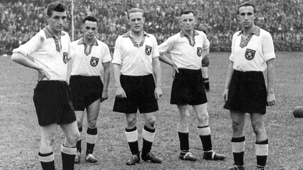 Deutsche Nationalspieler im Jahr 1942: Fritz Walter, August Klingler, Albert Sing, Ernst Willimowski, Karl Decker (v.li).