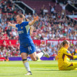 Ab an die Südküste: Fran Kirby (Chelsea) bejubelt ein Tor gegen Manchester United.