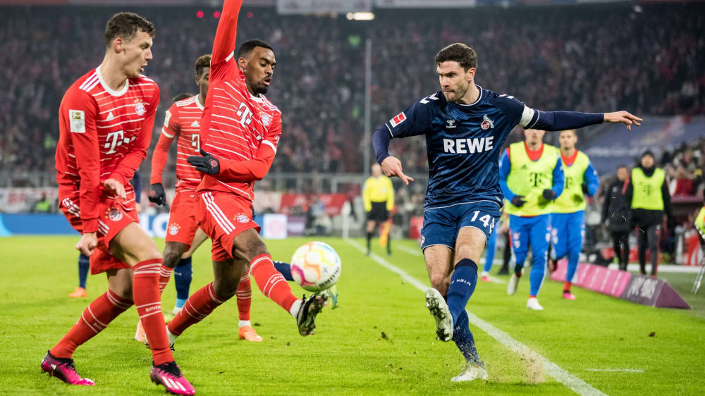 Kölns Linksverteidiger Jonas Hector (re.) gegen den FC Bayern.