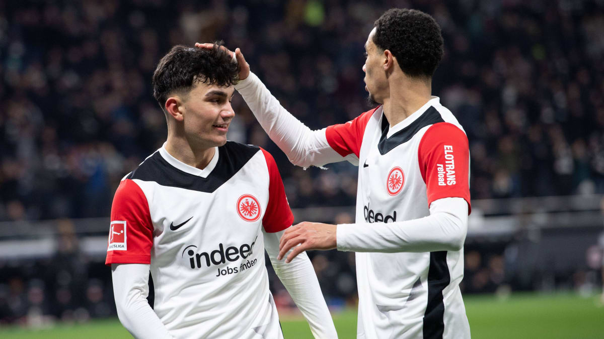 wo wird teilnehmer ajax amsterdam gegen eintracht frankfurt übertragen
