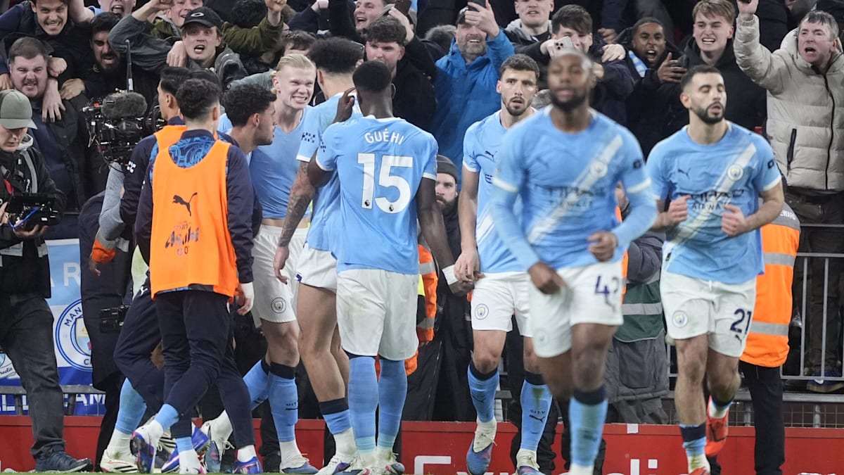 Skurriles-Ende-ManCity-dreht-Spiel-in-Liverpool