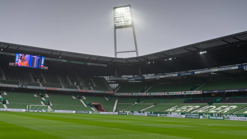 Bleibt das Wohninvest Weserstadion am Sonntag leer? Die DFL steht mit Werder Bremen und Eintracht Frankfurt in Kontakt.