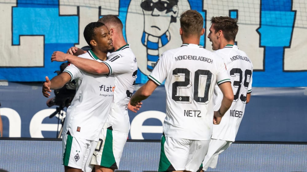 Alassane Plea holte sich nach seiner starken Performance gegen Bochum verdientes Lob von den Mitspielern ab.