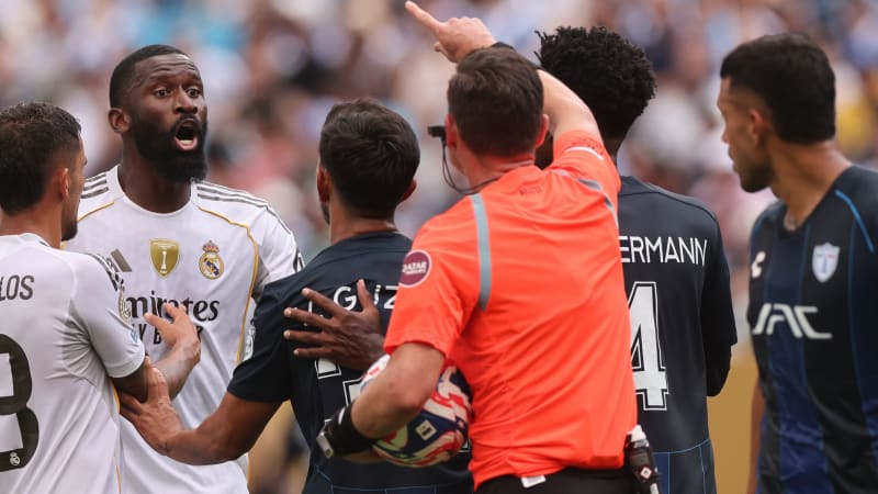 June 22, 2025, Charlotte: Charlotte, USA, 22nd June 2025. Antonio Rudiger of Real Madrid (2l) argues with Gustavo Cabral of CF Pachuca (r) during the Real Madrid vs CF Pachuca FIFA Club World Cup match at Bank of America Stadium, Charlotte. (Credit Image: © David Klein/CSM via ZUMA Press Wire