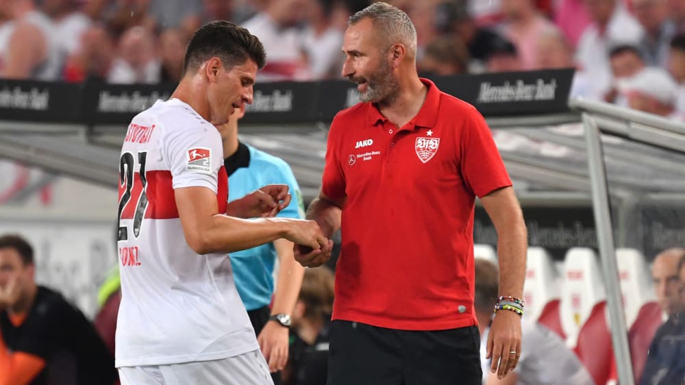 "Er ist nicht nur f&#252;r die Spieler etwas Besonderes, sondern auch f&#252;r mich": Stuttgarts Trainer Tim Walter &#252;ber Angreifer Mario Gomez. 