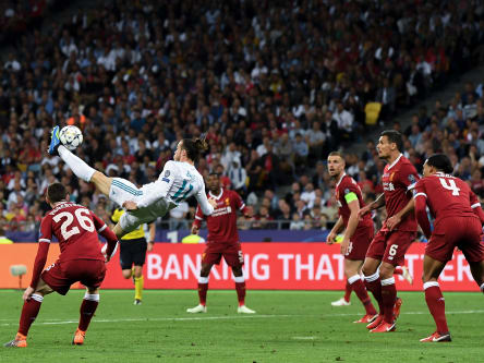 Der letzte ganz gro&#223;e Moment: Bale entscheidet das CL-Finale 2018 spektakul&#228;r, Virgil van Dijk (r.) und Co. bleibt nur die Zuschauerrolle.