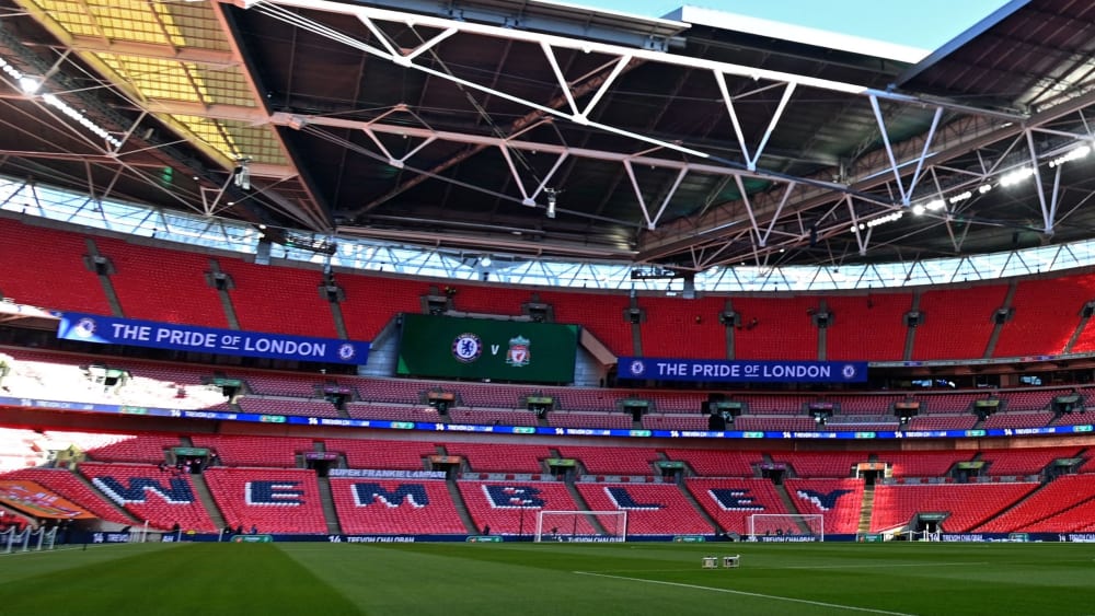 Ort des englischen League-Cup-Finals: Das Wembleystadion, 2023 mit einigen Stehplätzen.
