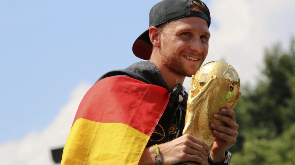 Schalke-Liebling und Weltmeister 2014: Benedikt H&#246;wedes.