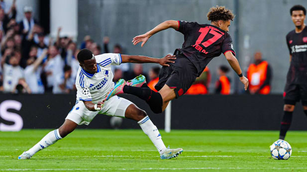 Youssoufa Moukoko gegen Eliesse Ben Seghir