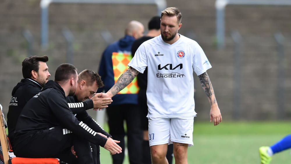 Wird dem SC Westfalia Herne lange Zeit fehlen: Neuzugang Migel-Max Schmeling (weißes Trikot)
