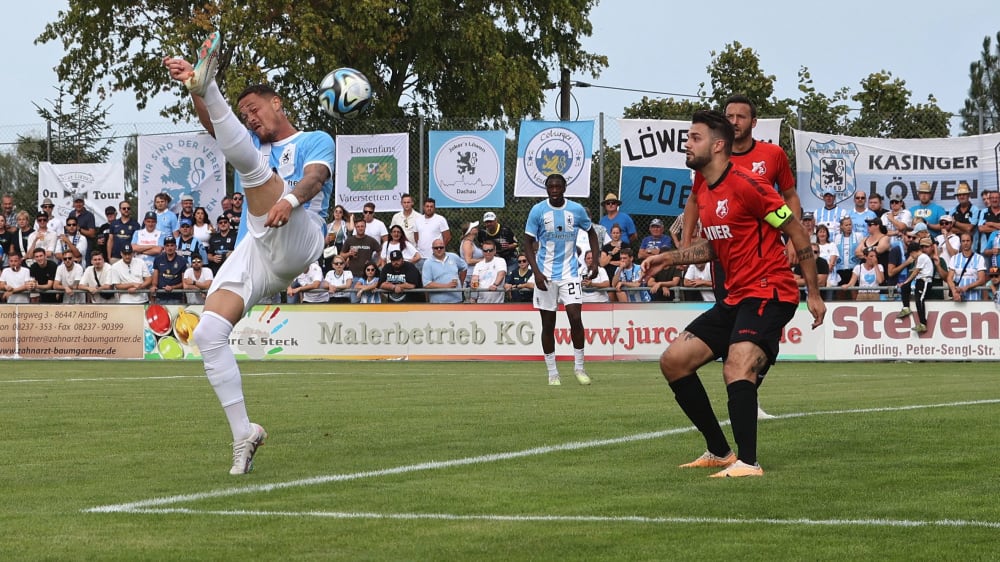 Der neue Löwen-Stürmer Joel Zwarts bei seinem Debüt im Landespokal beim TSV Aindling.