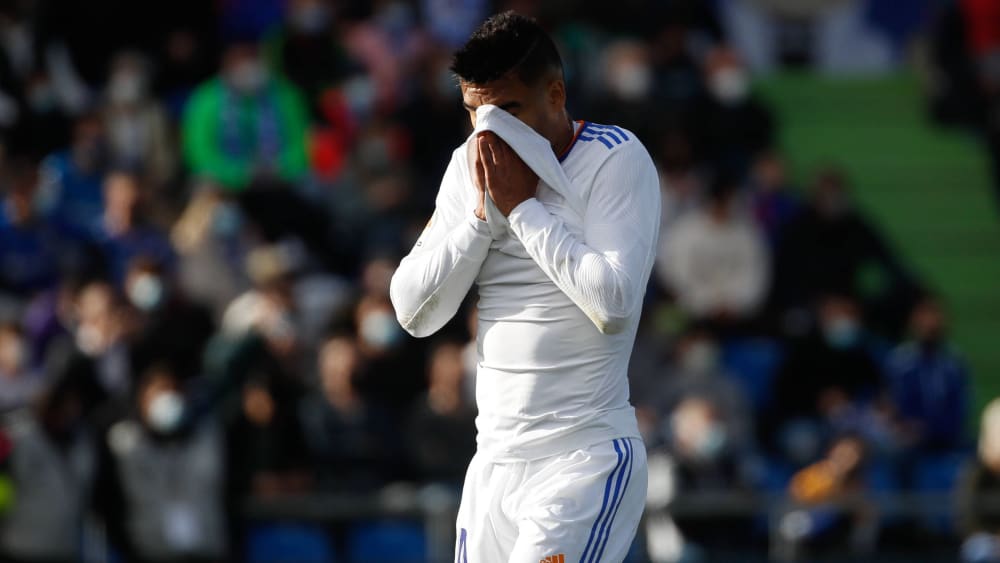 Ein gebrauchter Tag für Real Madrid: Casemiro schlägt die Hände vor das Gesicht.