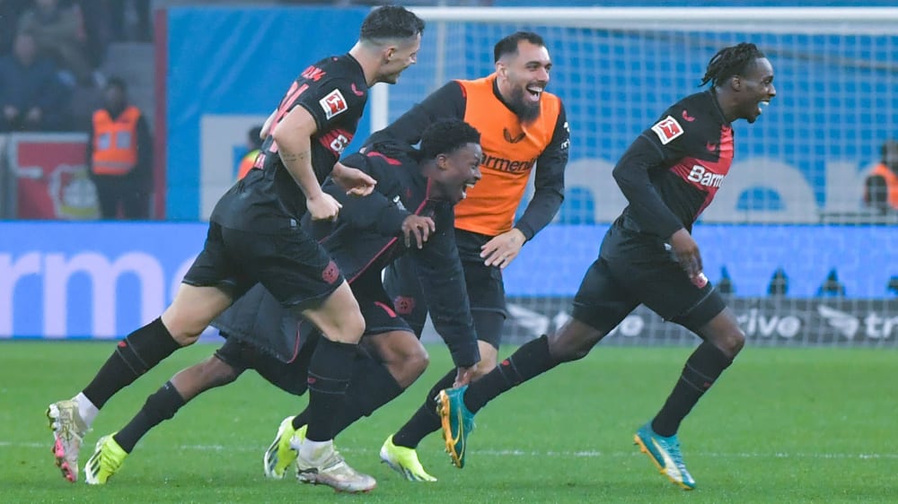 Von nichts und niemanden aufzuhalten: Leverkusens Jeremie Frimpong nach seinem 3:0 gegen den FC Bayern.