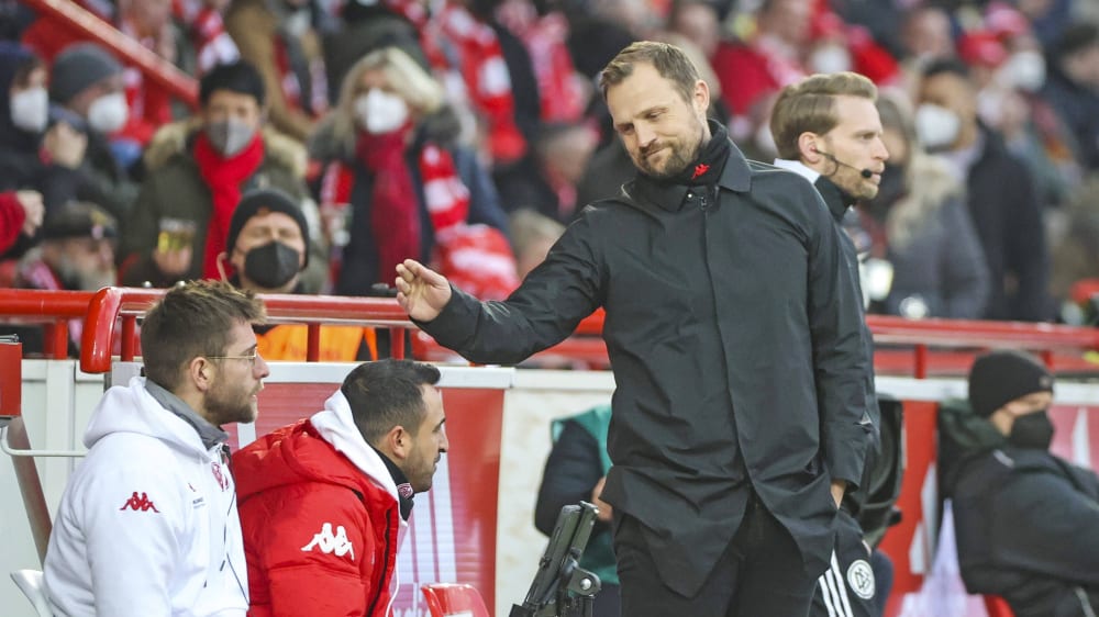Auch Trainer Bo Svensson ist betroffen: Das nächste Spiel des FSV Mainz 05 muss verlegt werden.&nbsp;