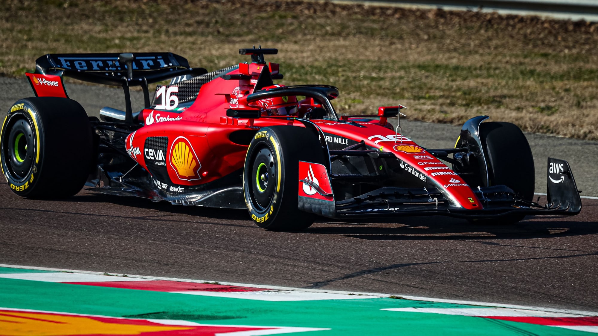 Charles Leclerc im neuen Ferrari SF-23.