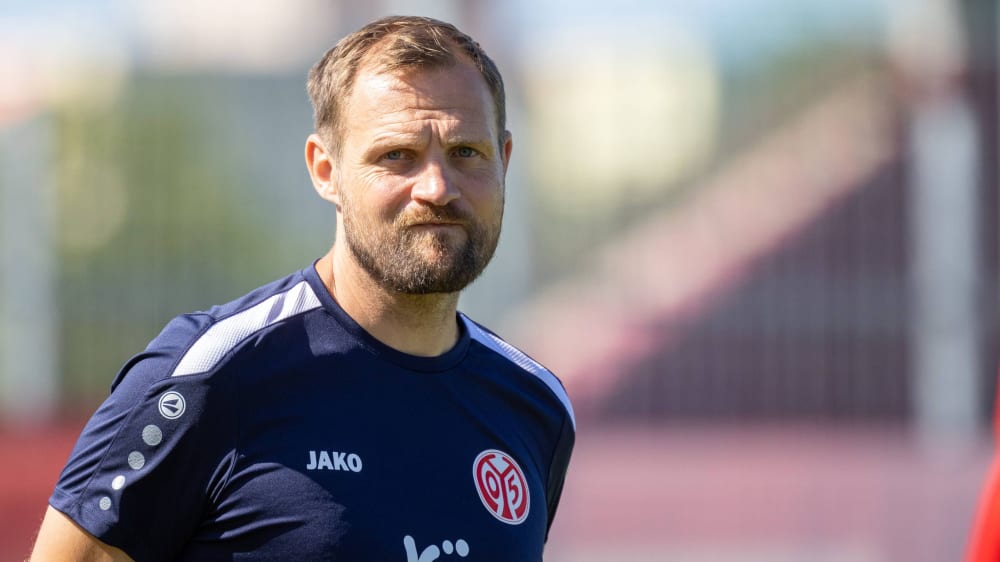 Der Mainzer Coach Bo Svensson bastelt an der Abwehrbesetzung.