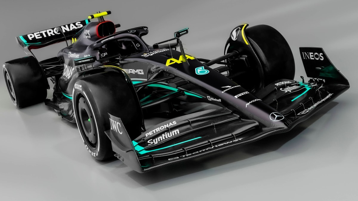 Back in Black Mercedes zeigt den W14 kicker