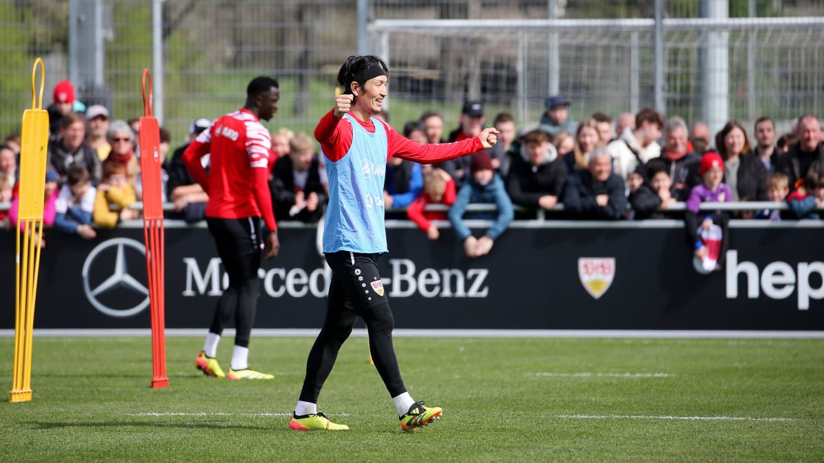 VfB Stuttgart: Hoeneß with a mini squad in front of a huge crowd