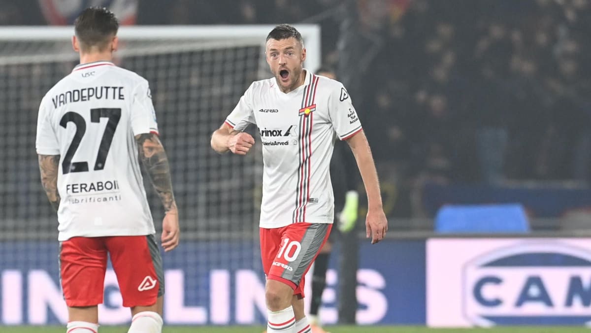 Durch-die-Beine-Vardy-trifft-in-echter-St-rmermanier