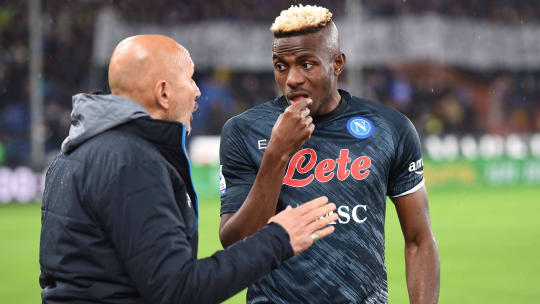 Zwei Köpfe der aktuell besten italienischen Mannschaft: Trainer Luciano Spalletti und Mittelstürmer Victor Osimhen (re.).