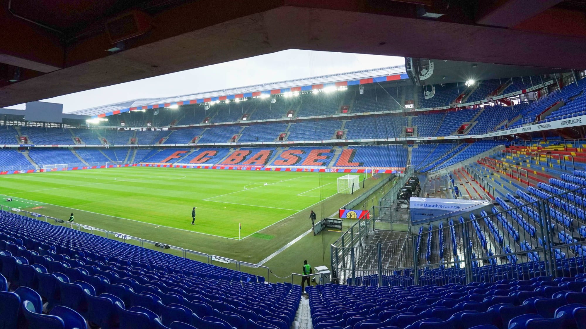 Innenansicht des Stadions "St. Jakob-Park"