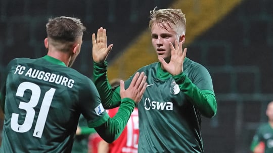 Felix Götze verabschiedet sich für ein halbes Jahr von Augsburg Richtung Kaiserslautern. 