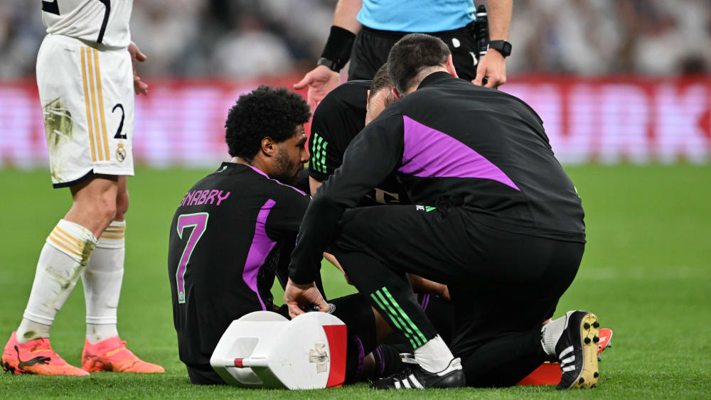 Bitterer Moment in Madrid: Serge Gnabry verletzte sich am Oberschenkel.