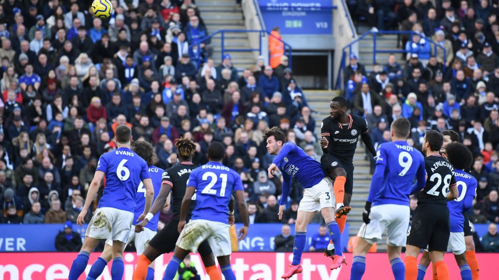 Hoch, h&#246;her, R&#252;diger: Der deutsche Nationalverteidiger erzielt mit seinem zweiten Kopfballtreffer das 2:2 f&#252;r Chelsea in Leicester.