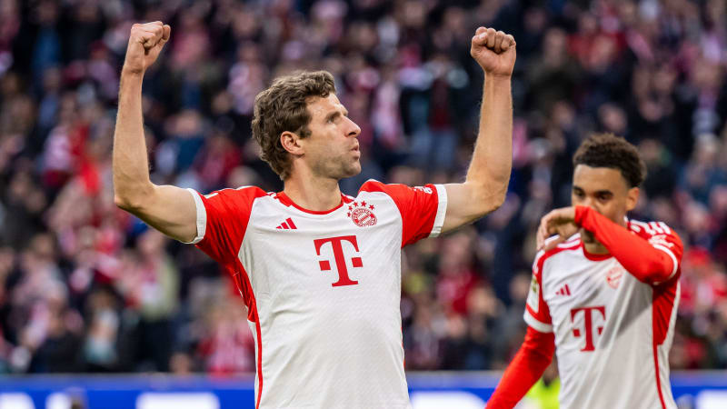 MUNICH, GERMANY - OCTOBER 28: Thomas Mueller of FC Bayern Muenchen celebrates after scoring his team's sixth goal during the Bundesliga match between FC Bayern Muenchen and SV Darmstadt 98 at Allianz Arena on October 28, 2023 in Munich, Germany. (Photo by Kevin Voigt/Getty Images)