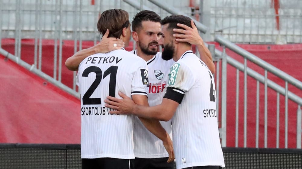 Grund zum Feiern: Lukas Petkov hat den SC Verl in Würzburg in Führung gebracht.