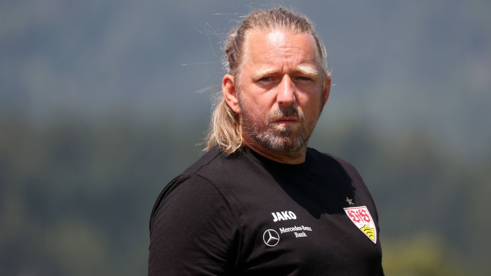 Stuttgarts Sportdirektor Sven Mislintat schwärmt von Trainer Pellegrino Matarazzo.