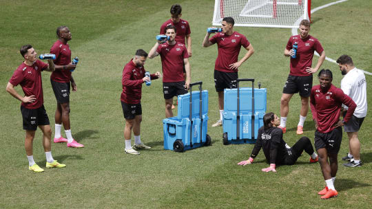 Die Schweizer ziehen um - der Grund: Die Trainingsbedingungen auf der Waldau sind ungenügend.