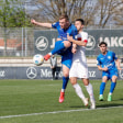 Lukas Krüger (blau) spielte in der vergangenen Saison in der Regionalliga Südwest.